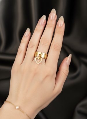 Bague doré avec coeur pendant