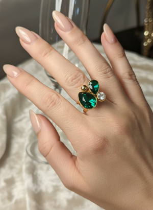 Bague en Acier Inoxydable – Trio de Pierres Vertes Élégantes