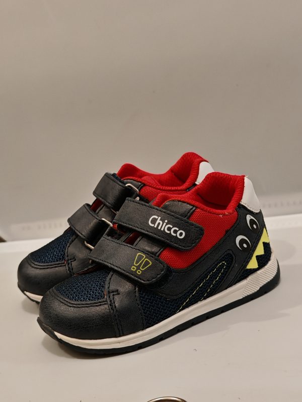 baskets-bleu-rouge-bebe-confortable baskets bébés confortables bleu et rouge