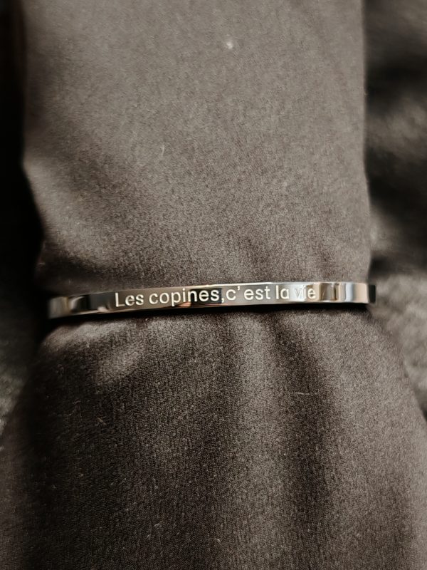 bracelet-les-copines-c-est-la-vie Bracelet Jonc Argenté “Les Copines c’est la Vie” – Acier Inoxydable | Cadeau d’Amitié Symbolique