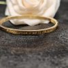 Bracelet jonc fermé doré – Gravure “La famille c’est la vie” – Bijou personnalisé