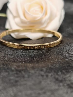 Bracelet jonc fermé doré – Gravure “La famille c’est la vie” – Bijou personnalisé